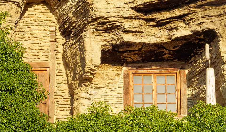 Construcción singular de vivienda en cueva de Belorado, para visitar haciendo turismo en Burgos
